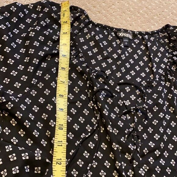 Express dress. Size S/P. Excellent condition. Black and white color. - Picture 5 of 12
